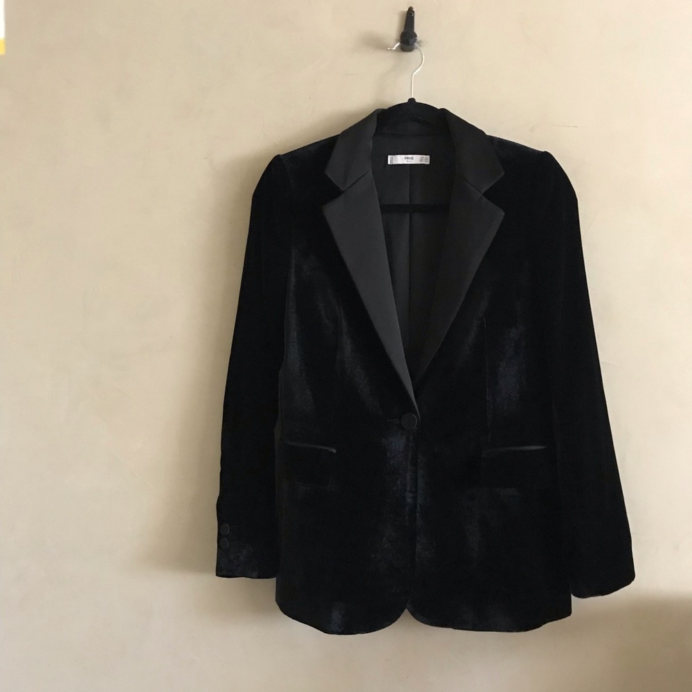 Elegant Black Velvet Blazer